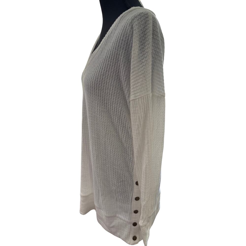 Zenana Outfitters White V-neck Waffle Weave‎ Side Button Detail Tunic Size Small